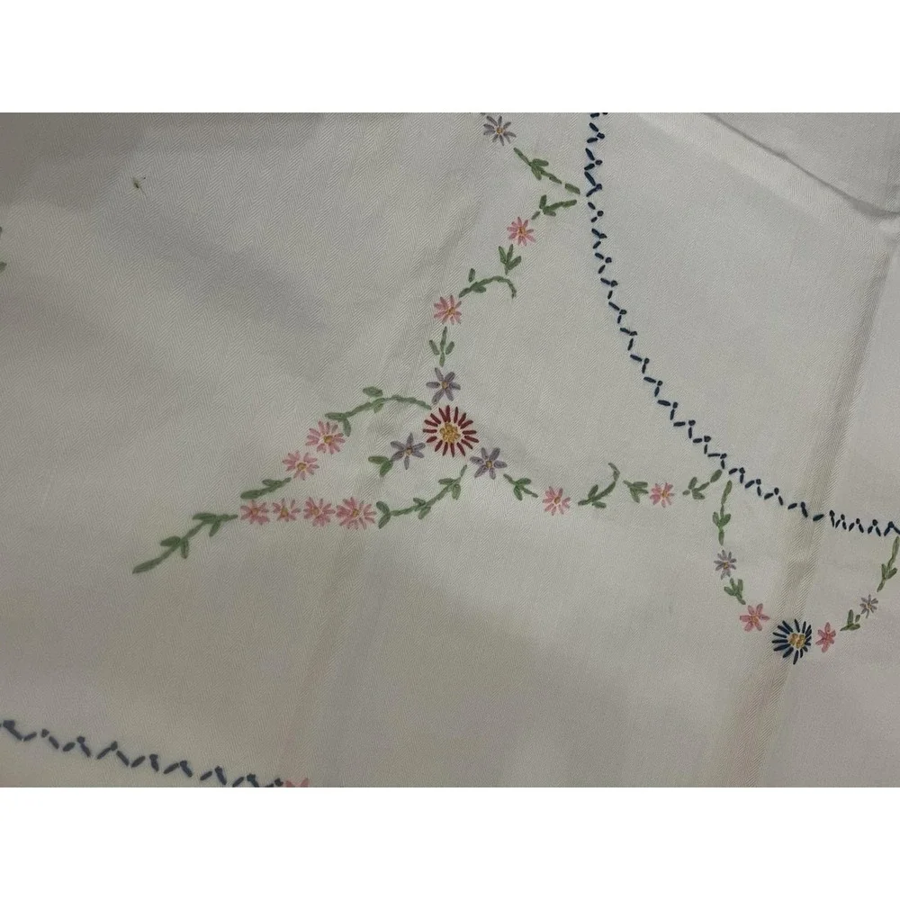 VTG‎ Cotton Tablecloth Embroidered Floral 31 X 37 handmade Farmhouse Cottagecore
